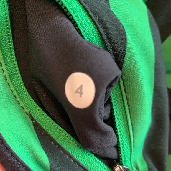 🦄Lululemon Seawheeze Tracker Short-Green Stripe🦄 - Picture 8 of 10